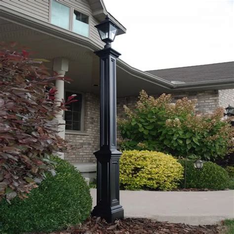 Driveway Marker Sinclair Lamp Post - Hooks & Lattice