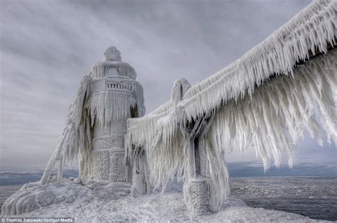 Michigan’s Frozen Lighthouses … Photos | YouViewed/Editorial