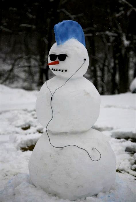 92 Hilariously Creative Snowmen That Would Make Calvin And Hobbes Proud ...