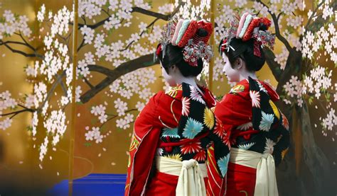 Where to See Geisha in Tokyo: Bookable Experiences, Festivals & More ...