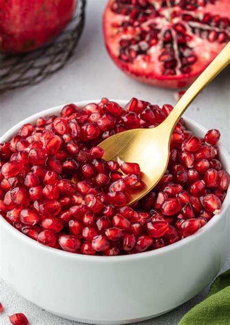 How to Cut and Deseed a Pomegranate - Flavor the Moments