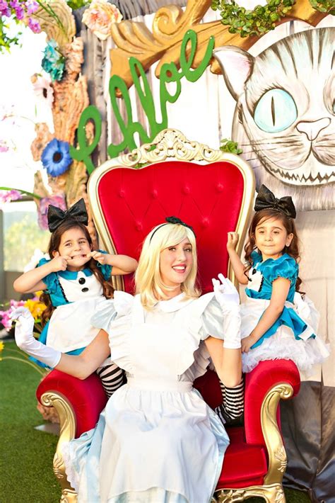 {Magical & Artistic} Alice in Wonderland Birthday Party // Hostess with ...