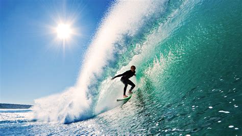 Epic Surfing Waves: A Stunning HD Wallpaper