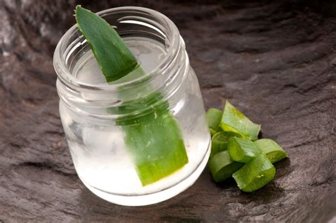 12 Benefits Of Aloe Vera Juice + How To Make Your Own