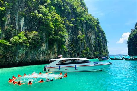 All-Day Tour of Phi Phi Islands from Phuket 2024