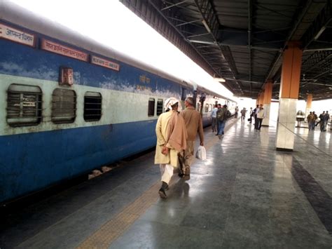 Delhi Street Travel Blogs: Anand Vihar Railway Terminal (Station)