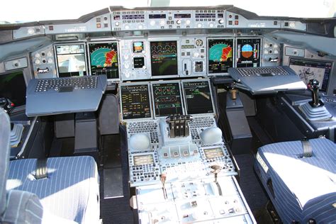 File:Airbus A380 cockpit.jpg - Wikipedia