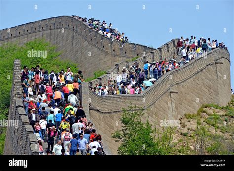 crowd of tourists on The Great Wall Badaling China Stock Photo ...