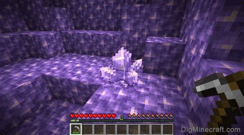 How to make an Amethyst Cluster in Minecraft