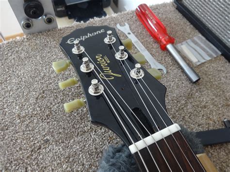 Upgrading Epiphone Les Paul Tuners - The Guitar Engineer