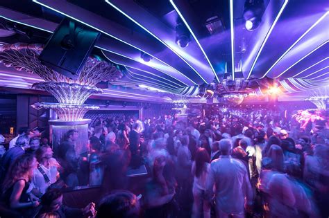 9 Best Bars, Live Music, and Nightclubs in St Tropez - Where to Party ...