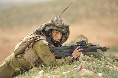 Caracal Battalion Train in the South Idf Women, Army Women, Israel ...