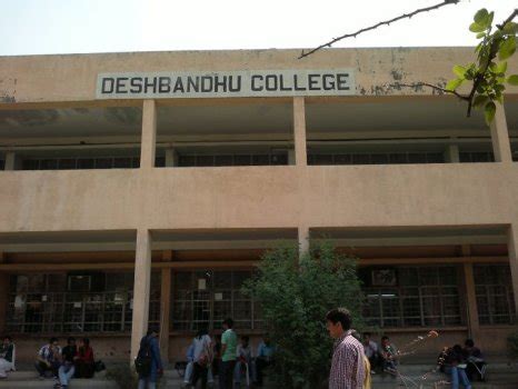 Deshbandhu College: Courses, Facilities