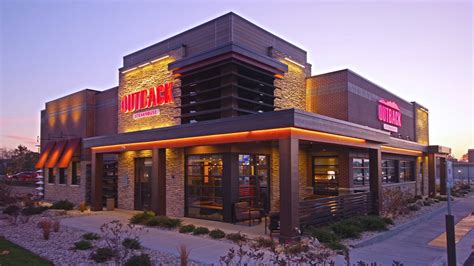 Upbeat News - Couple Tips Student Waitress $500 At Outback Steakhouse