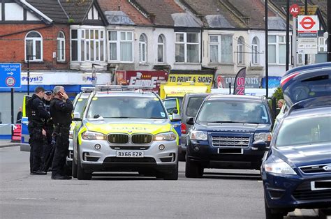 Croydon police stand-off: Pictures from the scene show huge police ...