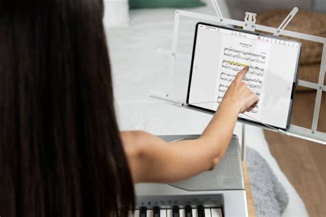 Digital piano sheet music - revolutionizing music scores - OKTAV