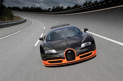 Bugatti Veyron 16.4 Super Sport - Fastet Production Car Sets New Land ...