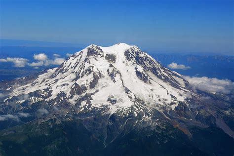 Cloud over Mount Rainier stirs panic after people mistake it for sign ...