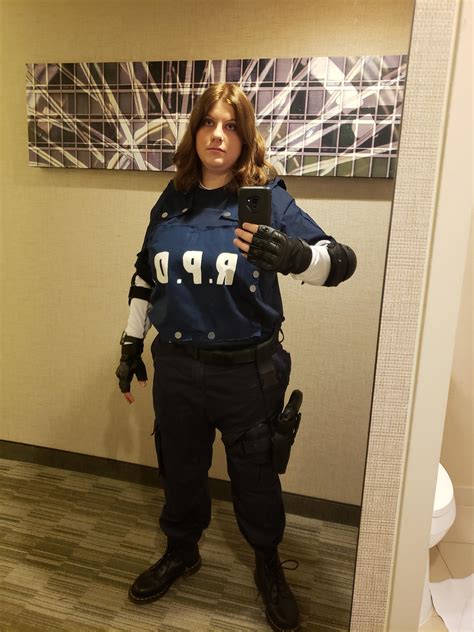 RESIDENT EVIL 2 Leon S. Kennedy Cosplay from Youmacon 2018 : r/residentevil