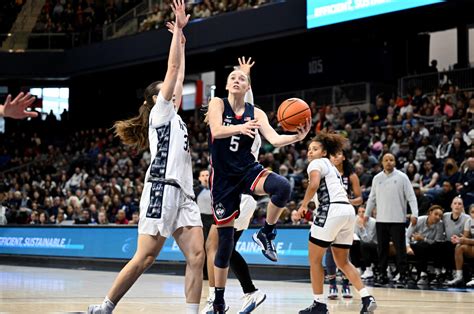 AP Top 25 women's basketball poll: Undefeated teams take some hits