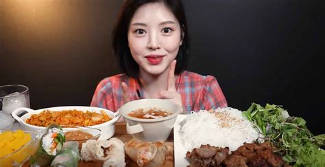 Mukbang - The Latest Viral Korean Food Trend | KoreaTravelPost