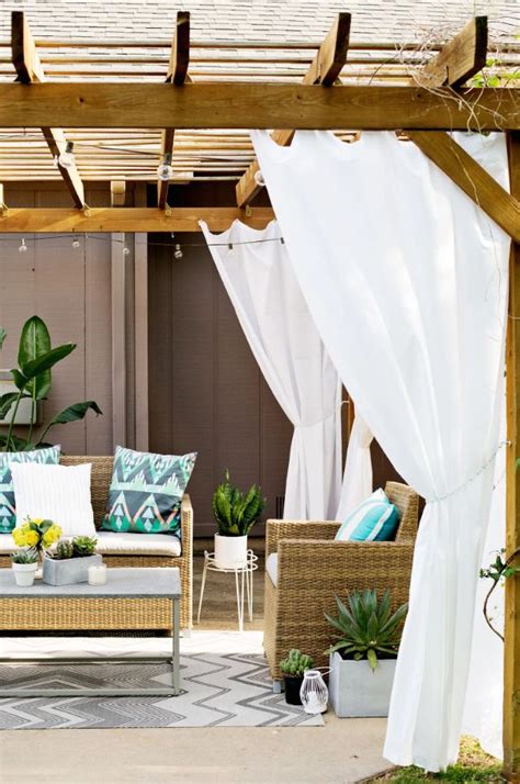 Curtains for a Pergola: Bringing Style and Function to Your Private Oasis