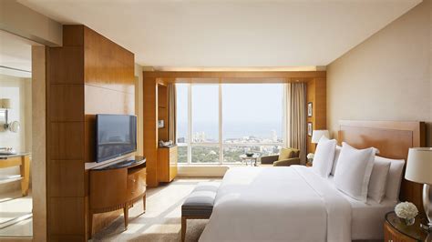 Luxury Mumbai Hotel Rooms & Suites | Four Seasons Mumbai