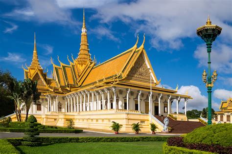 Phnom Penh Royal Palace and Silver Pagoda - Residence of the Cambodian ...