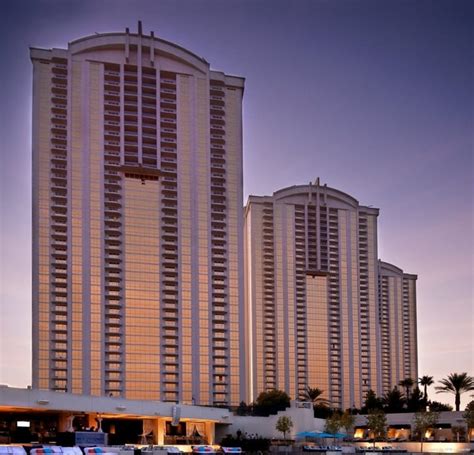 8 Best Las Vegas Hotels with Balcony or Terrace + MAP