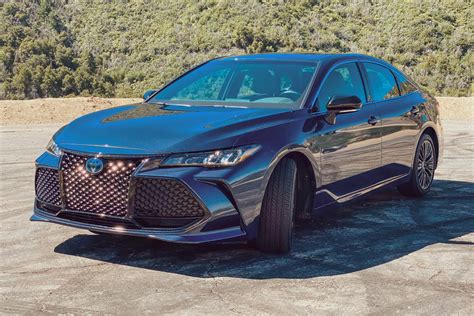 2020 Toyota Avalon Hybrid review: Big fish in an ever-shrinking pond - CNET