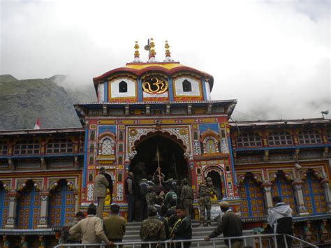 YOGA AND MANTRA THERAPY: Lord Badrinath Aarti...