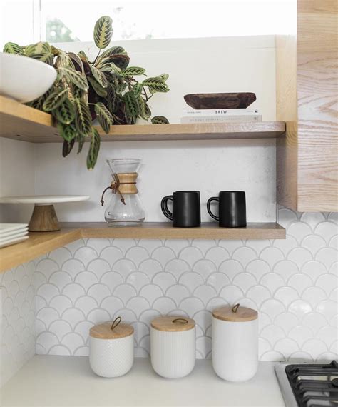 11 types of white kitchen splashback tiles: Best white tiles for your ...