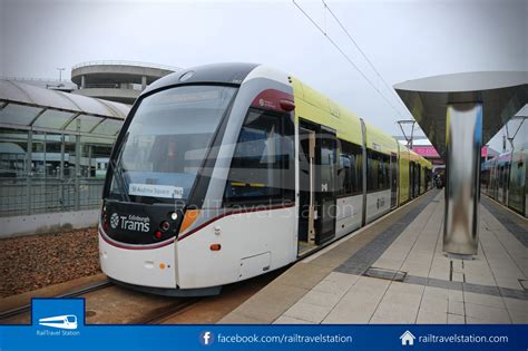 Edinburgh Trams from Edinburgh Airport to St Andrew Square (City Centre ...