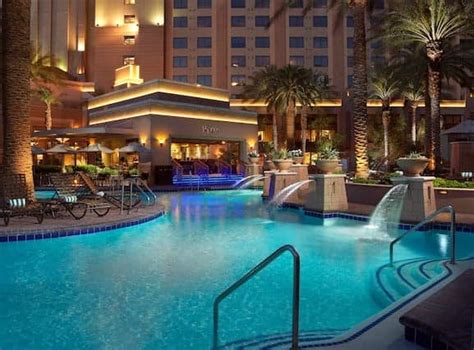 Hilton Grand Vacation Club Las Vegas Strip Pool - Midlife Miles