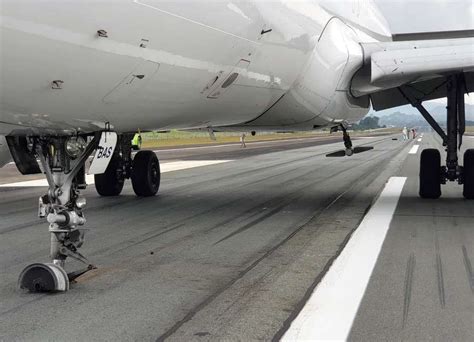 INCIDENT: A320 Lands With Rotated Nose Gear (again)! - Mentour Pilot