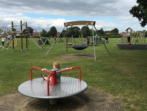 Playgrounds, play areas and play parks near Hethersett - freeparks.co.uk