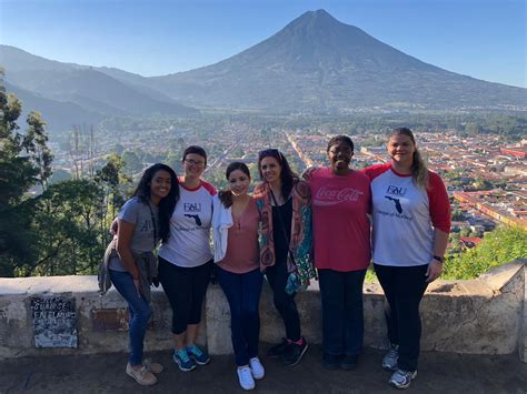 Florida Atlantic University – Nursing Heart | Corazón de Enfermería