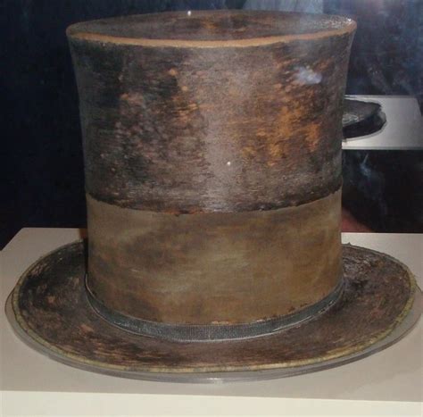 This is Top hat worn by Abraham Lincoln the night he was shot : pics