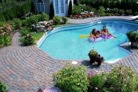 25 Stone Pool Deck Design Ideas | DigsDigs