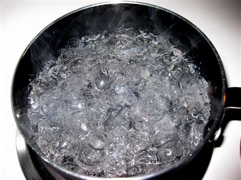 Cooking Question: When Is Water Actually Boiling? | A Moment of Science ...