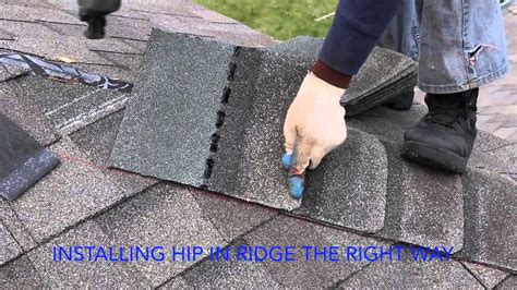 Capping a roof with shingles - kobo building