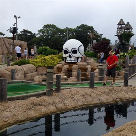 Pirate's Cove Adventure Golf - Mini Golf