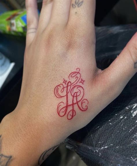 𝒖𝒓𝒃𝒂𝒏𝒃𝒓𝒂𝒕𝒕𝒊𝒆 ☆ in 2021 | Cute hand tattoos, Tattoos, Red ink tattoos