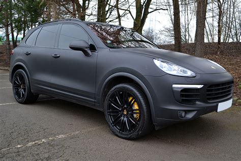 Porsche Cayenne Wrapped in Matte Black - Reforma UK