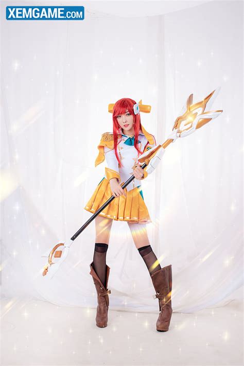 LMHT: Ngẩn ngơ trước vẻ thanh khiết của cosplay Lux Học Viện Anh Hùng