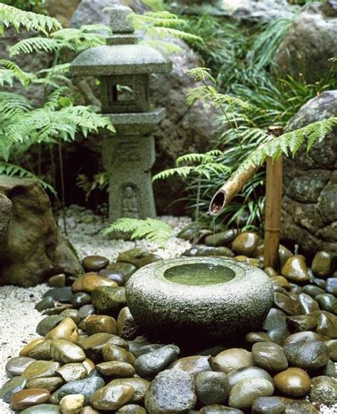 traditional-japanese-courtyard-with-water-fountain