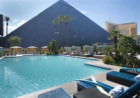 The 7 Most Gorgeous Pools Las Vegas Has To Offer | Best hotels in vegas ...