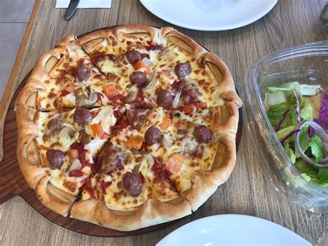 PIZZA HUT, Dubai - Shekh Khalefa St., Al Karama - Restaurant Reviews ...