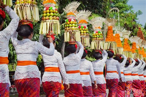 Indonesia Culture Guide - Tourist Journey