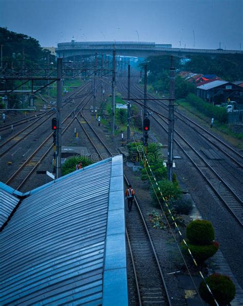 Cakung Station editorial photo. Image of work, jakarta - 265082841